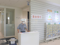 面会受付カウンター